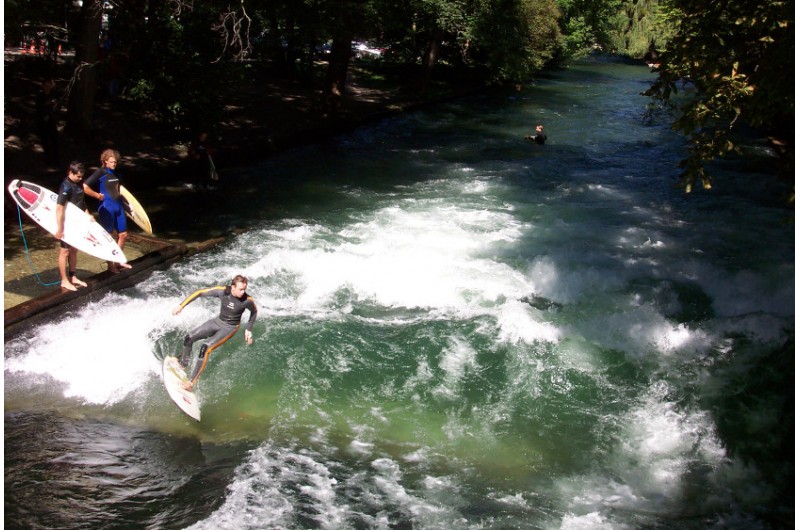 Spot photo surfing-munich.jpg